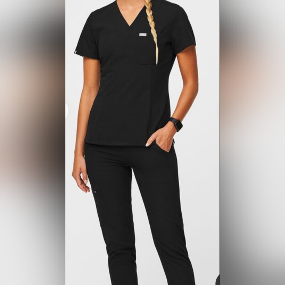 XL Black Figs Catarina Shirt/XL-Tall Yola Pants Set